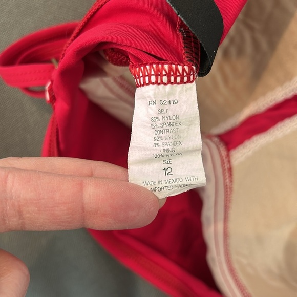 La Blanca Red Classic One Piece Swimsuit - Picture 5 of 8